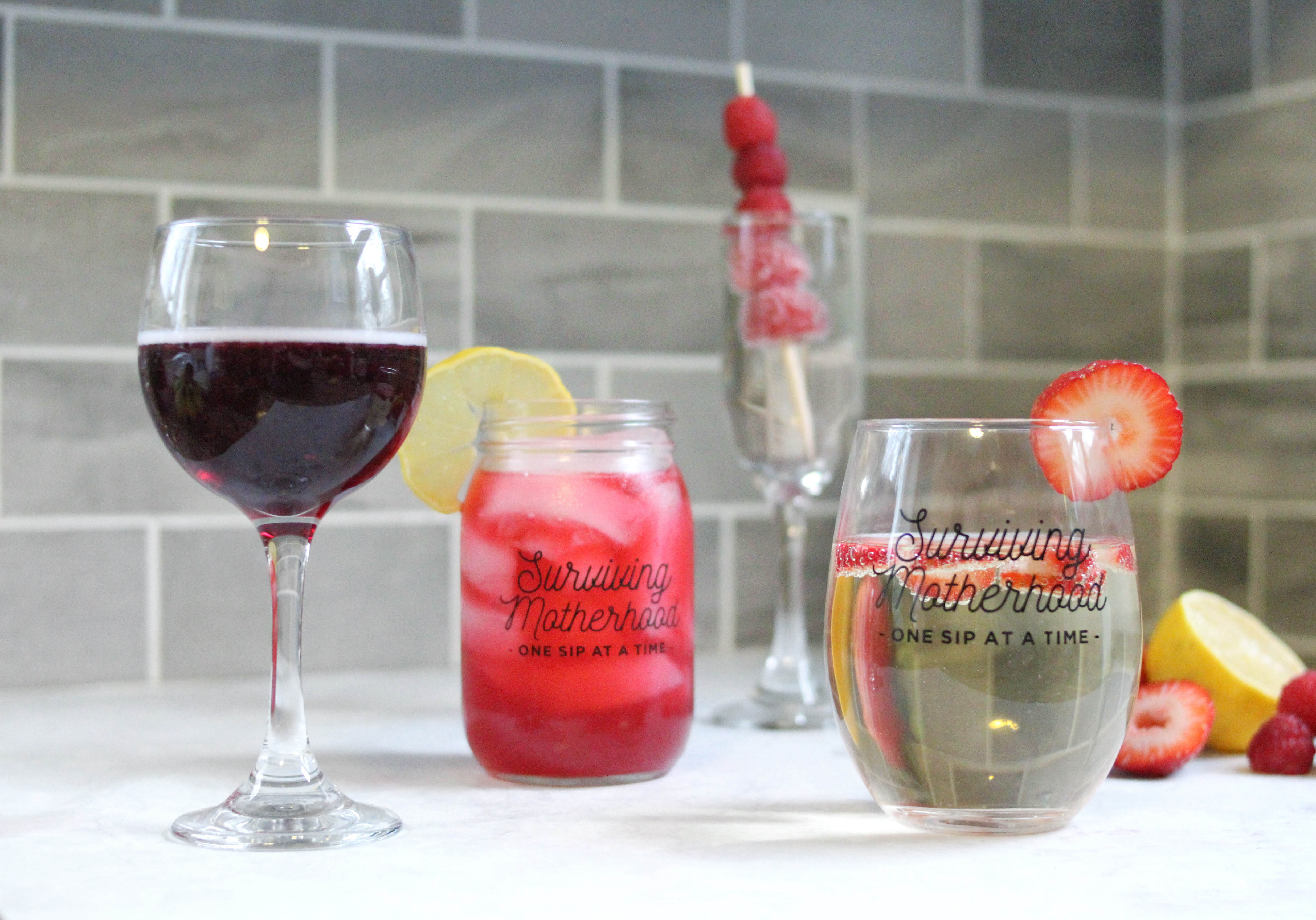 Valentine's Day cocktail and mocktail recipes. Drinks + spritzers for Galentine's Day, with free printable wine tags for Valentine's Day! www.momlifemusthaves.com